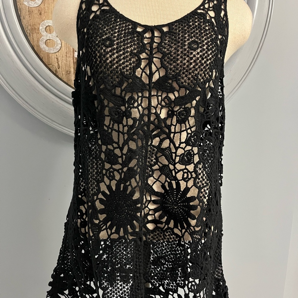 🔥002–Elegant Black Crochet Tank Top